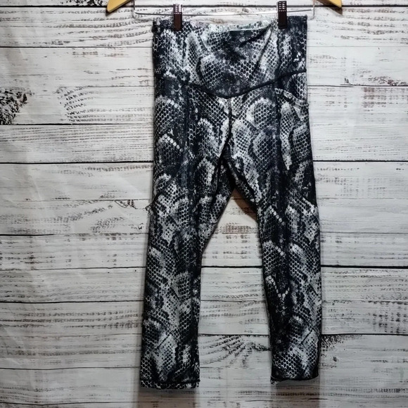 Pants - Reversible Legging Unknown Brand Pockets size Small Snakeskin